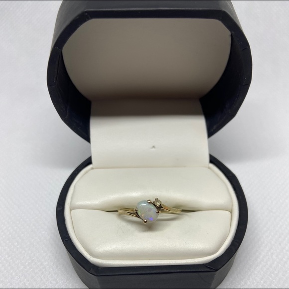 Solid 10kt Yellow Gold Gemstone Ring